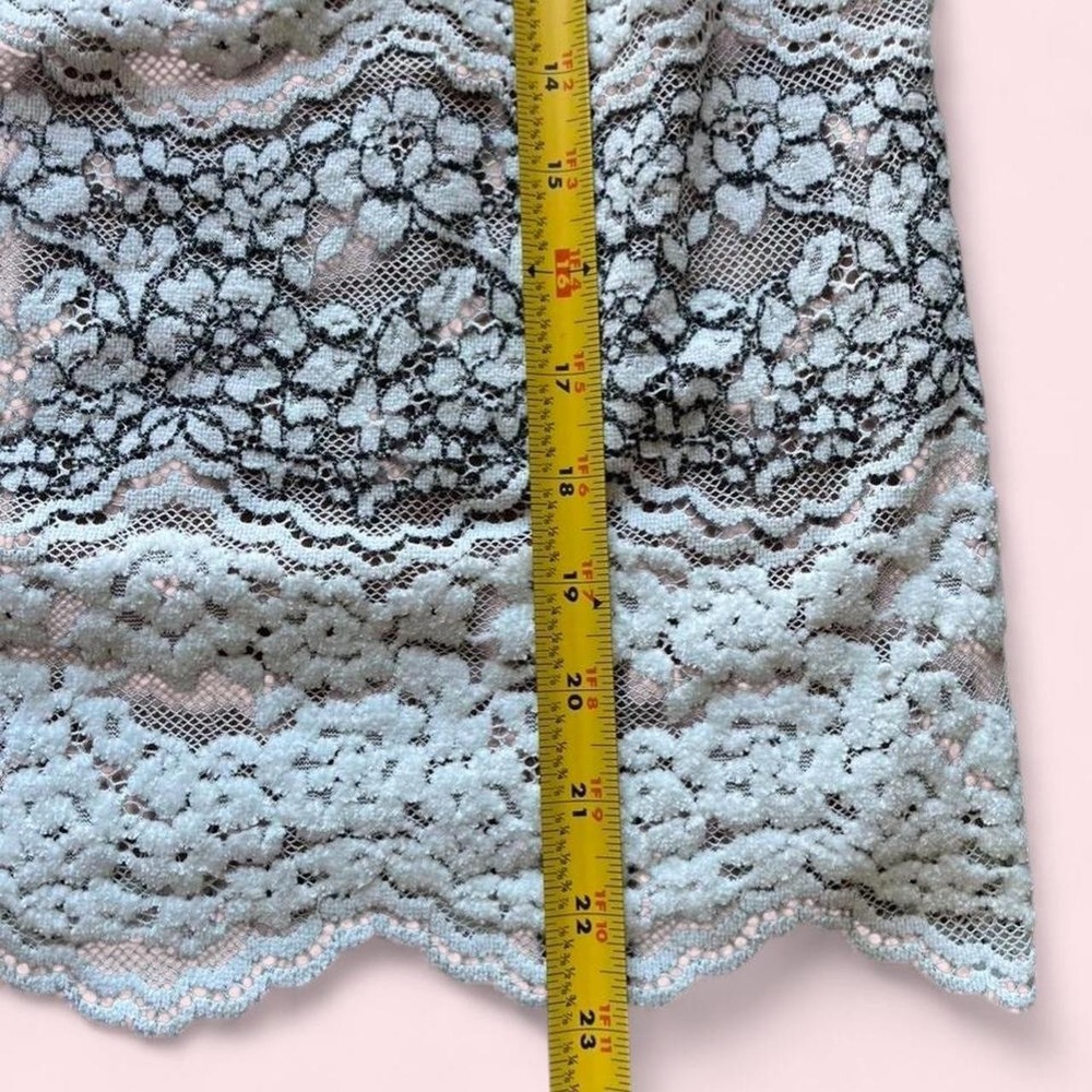 White House Black Market Black White Floral Lace Size 8 Sleeveless Blouse Dainty - Picture 8 of 8